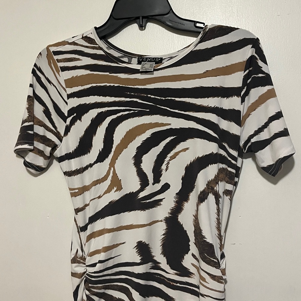 VENUS Wild Stripe Pattern Top